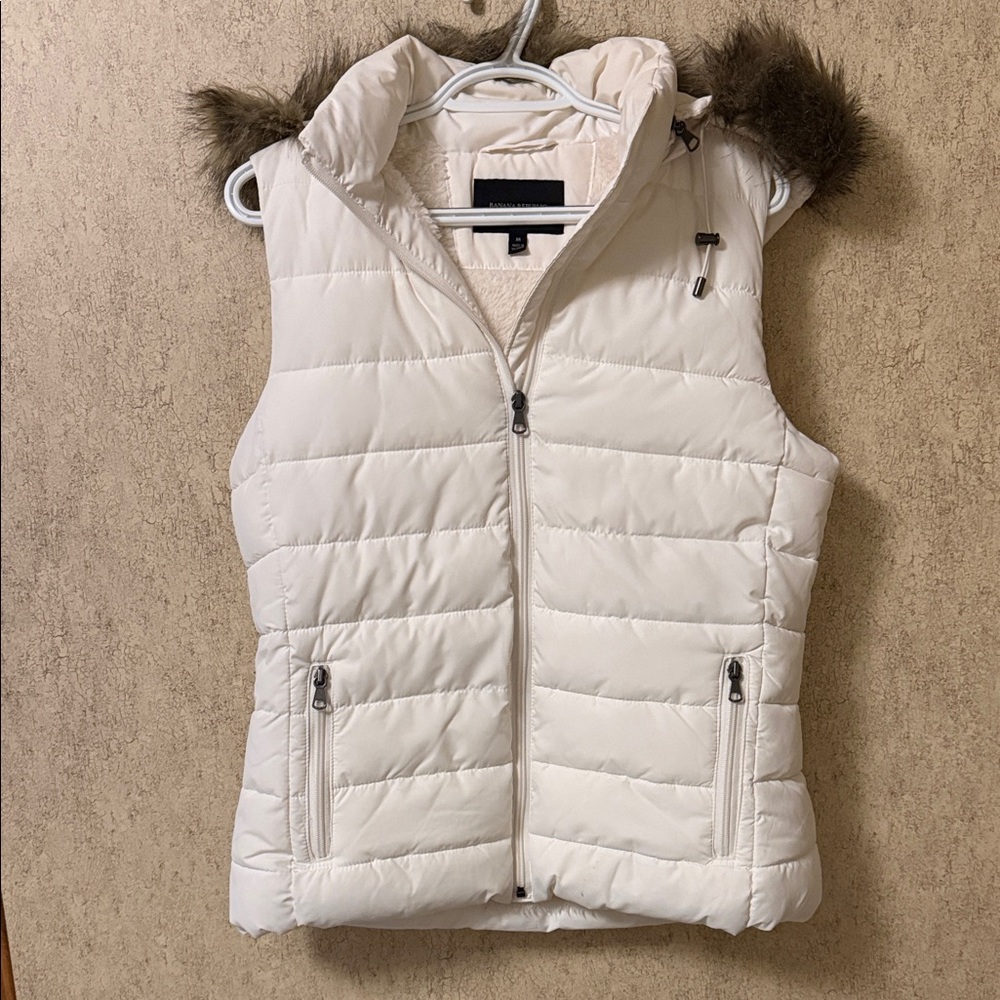 Banana Republic White Puffer Vest